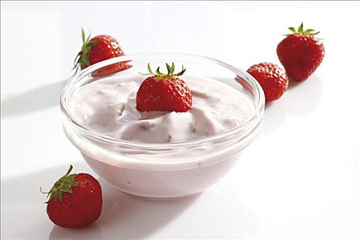 草莓酸奶,玻璃碗