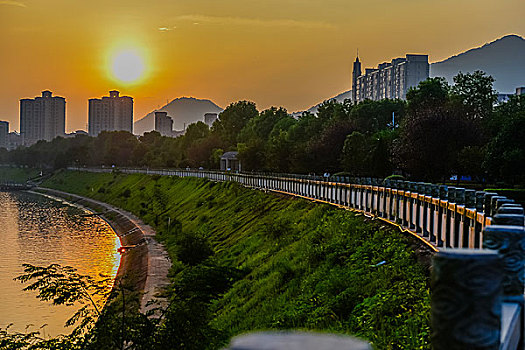 晨光,河流,岸边,围栏,江景,日出,太阳,金黄