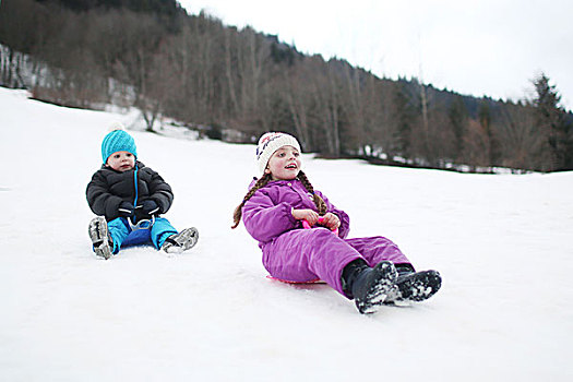 法国,5岁,小女孩,滑雪橇,3岁,兄弟,山,冬天