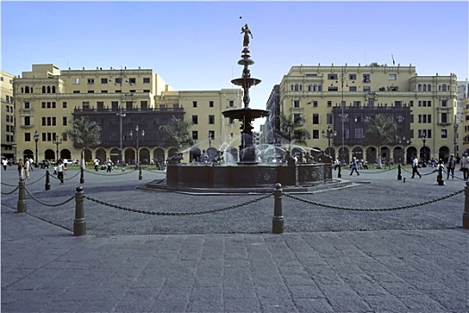 马约尔广场,市政厅