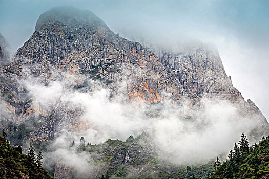 甘肃省甘南地区的高山