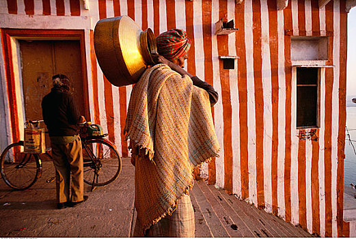 男人,大,容器,瓦腊纳西,北方邦,印度