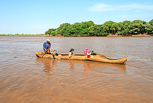 独木舟,运输,穿过,奥莫河,奥莫山谷,埃塞俄比亚,非洲