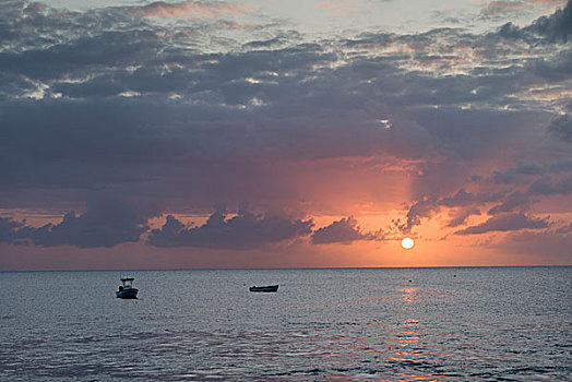 尼维斯岛,水岸,日落