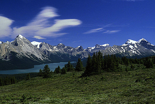 加拿大,艾伯塔省,落基山脉,碧玉国家公园,玛琳湖