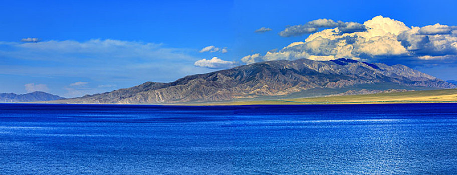 新疆赛里木湖全景