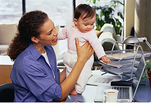 母亲,婴儿,桌子,笔记本电脑