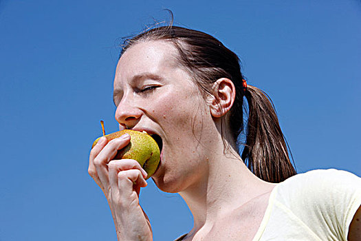 女青年,25-30岁,吃,苹果,训练