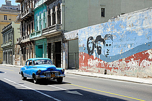 蓝色,20世纪50年代,老爷车,壁画,市中心,哈瓦那,古巴,大安的列斯群岛,加勒比海,中美洲,北美