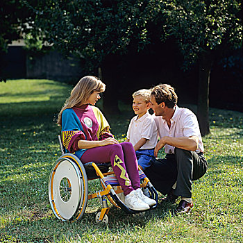 伤残,女人,轮椅,小男孩,男人,花园