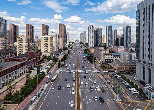 宽阔马路