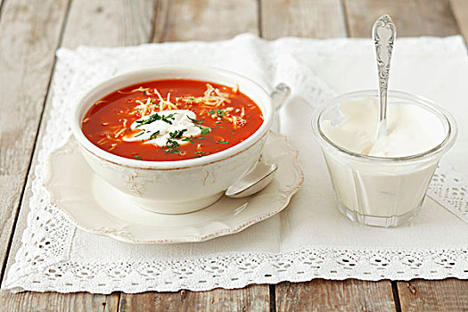 西红柿汤,意大利面,酸乳