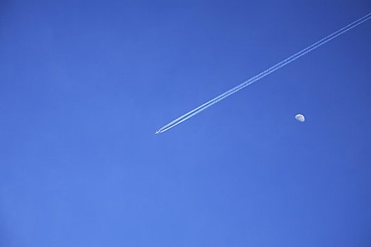 飞机,月亮