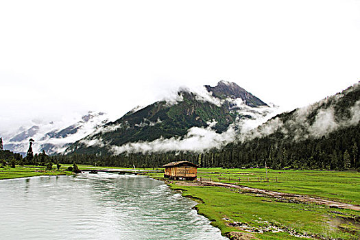 河流云山