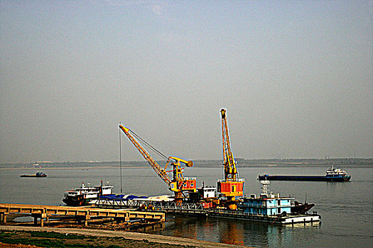 武汉长江货运码头
