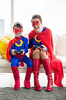 超人,母亲,儿子,玩,电子游戏,客厅