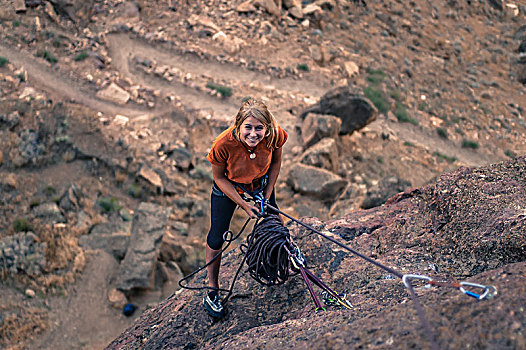 女人,拿着,攀登,绳索,仰视,微笑,史密斯岩石州立公园,俄勒冈,美国