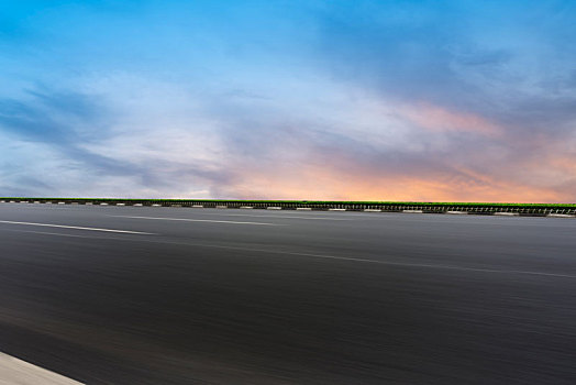 道路沥青路面和天空云彩景观