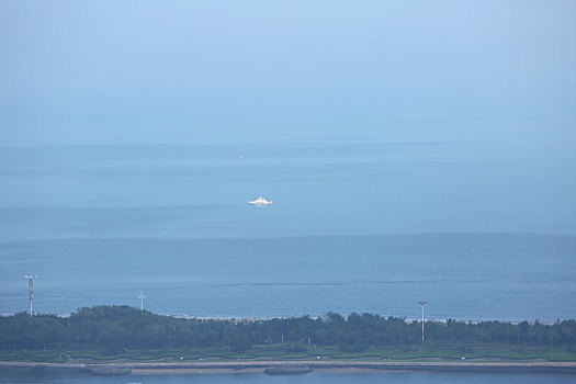 帆影点点成为大海里的靓丽风景线