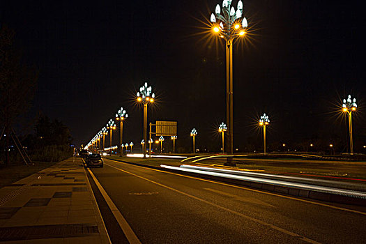 夜晚的街景