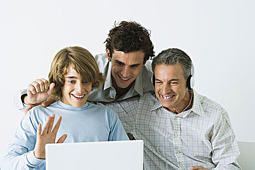 父亲,两个,儿子,看,笔记本电脑,一起,穿,耳机