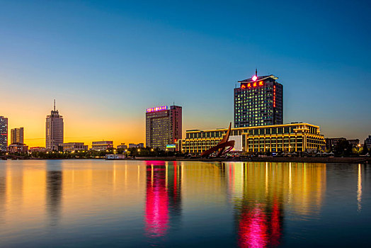 中国山东德州新湖风景区世纪广场夜景