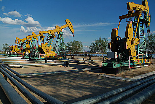 大庆油田石油采油作业景观