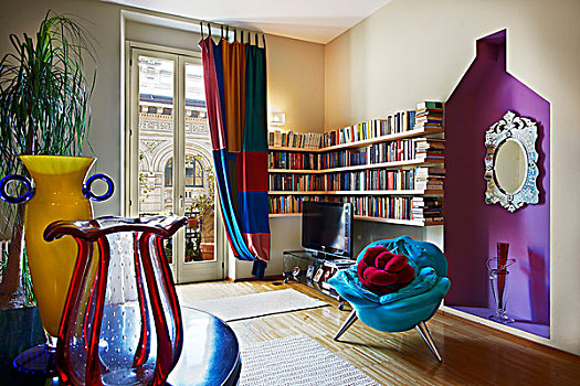 现代生活,房间,花絮,蓝色,长毛绒,扶手椅,正面,紫色,彩色,玻璃花瓶,桌上