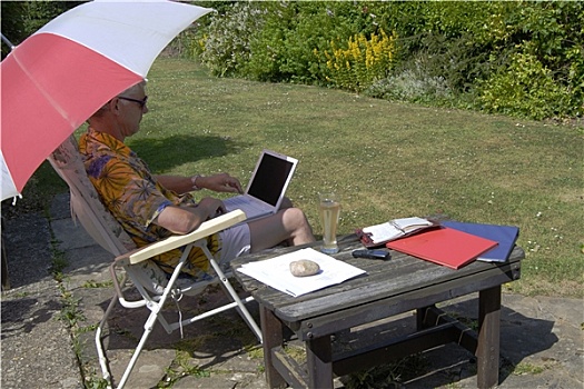 男人,工作,笔记本电脑,花园