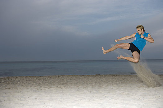 男人,跳跃,海滩,伊比沙岛,西班牙