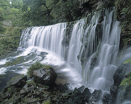 威尔士,波厄斯郡,布雷肯灯塔国家公园,瀑布