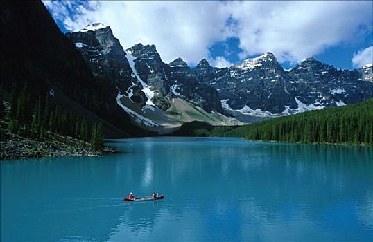 独木舟浆手,冰碛湖,班芙国家公园,加拿大