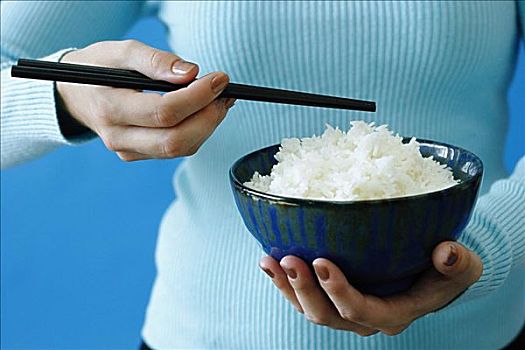 女人,米饭,筷子