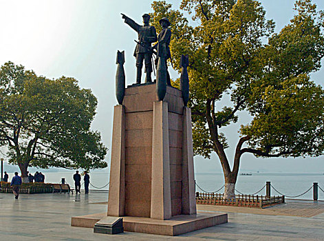 西湖湖滨·淞沪战役纪念碑