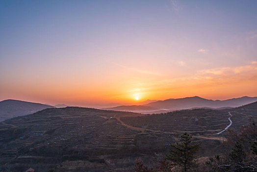 山村日出