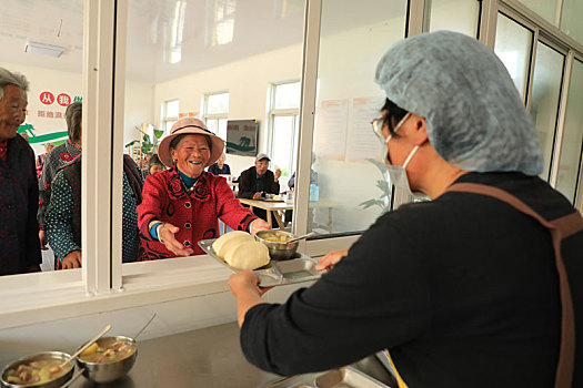 山东省日照市,爱心食堂让农村老人吃上免费午餐