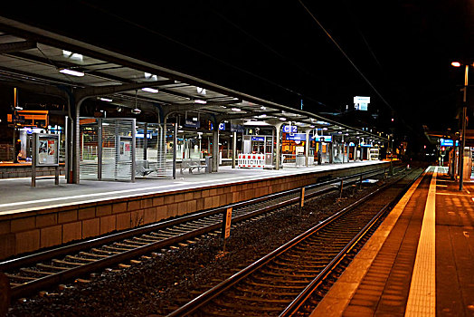 站台,火车站,夜晚,座椅,轨道,玻璃