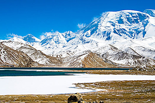 新疆,雪山,湖泊,湖面,冰塊