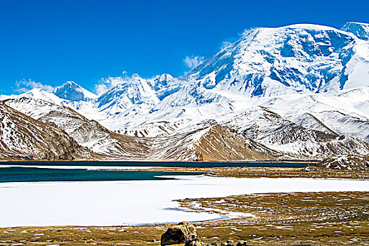 新疆,雪山,湖泊,湖面,冰块