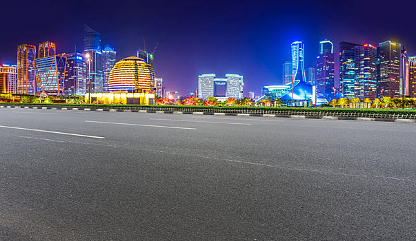 城市交通和杭州钱江新城建筑夜景