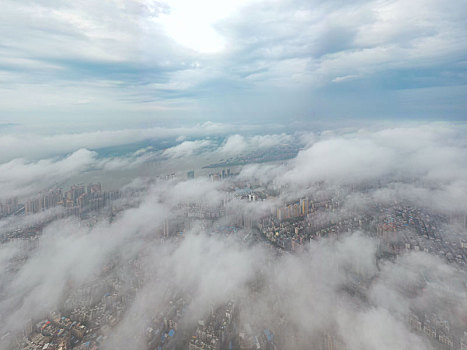 广西梧州,云雾缭绕如若仙境