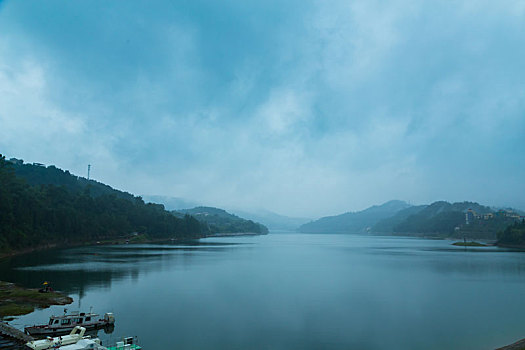 升钟烟雨