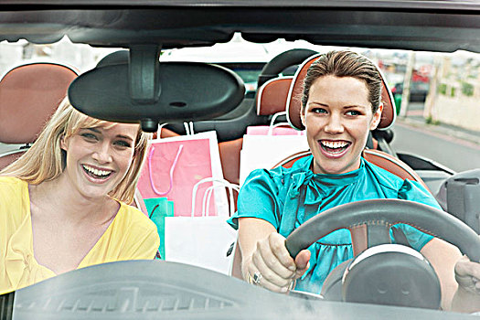 两个女人,坐,汽车,购物