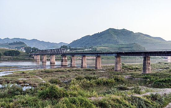 鸭绿江铁路桥