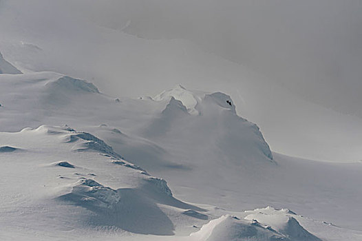 积雪,山,围绕,雾,惠斯勒,不列颠哥伦比亚省,加拿大