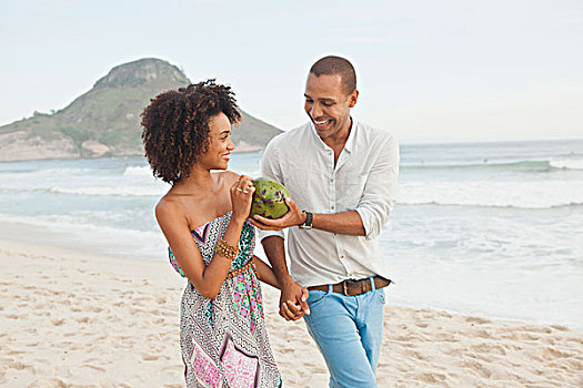 情侣,喝,椰汁,海滩,里约热内卢,巴西