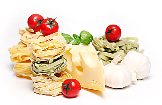 意大利面,圣女果,蒜,奶酪,罗勒