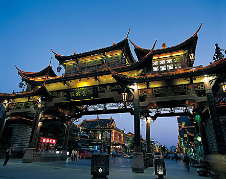 中国成都琴台路古建筑琴台古径牌坊夜景
