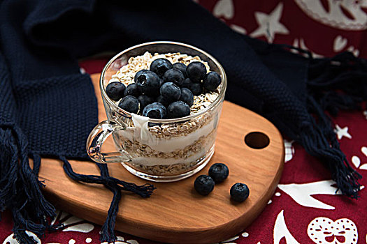 蓝莓燕麦酸奶