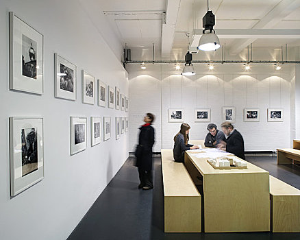 伦敦,办公室,英国,2009年,内景,展示,多人,会面,鲜明,开放式格局,画廊,留白
